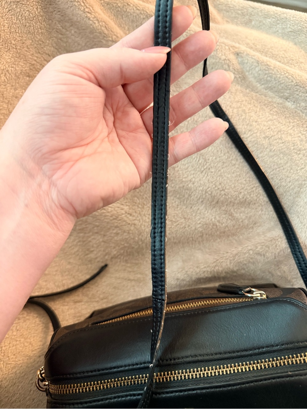 Coach Signature Crossbody Bag in Brown and black, gold colored hardware - Picture 8 of 8